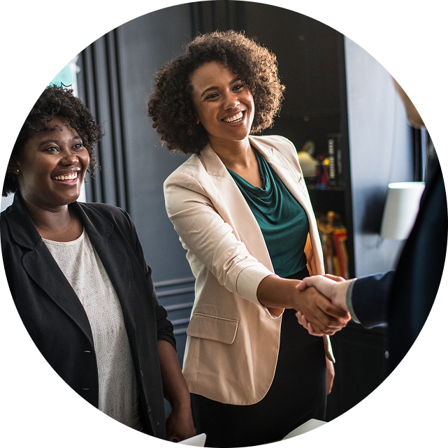 Imagem de uma equipe firmando parceria