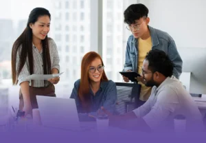 Imagem representando uma equipe conversando sobre a consultoria estratégica de diversidade, inclusão, equidade e pertencimento